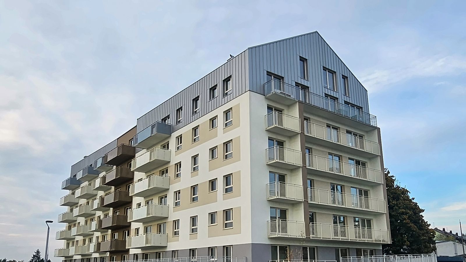 Budynek wielorodzinny przy ul. Bieszczadzkiej w Szczecinie – siedem kondygnacji, ściany z bloczków silikatowych