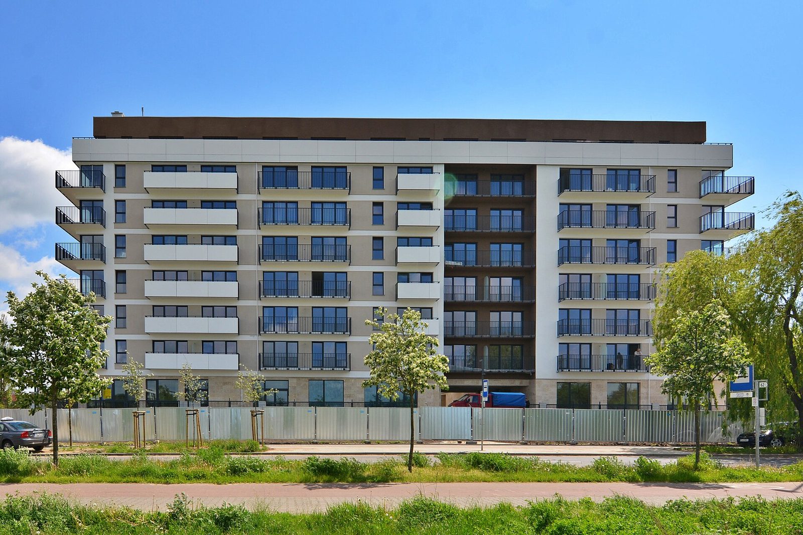 Osiedle Reda City w Szczecinie – elewacja ośmiokondygnacyjnego budynku mieszkalnego